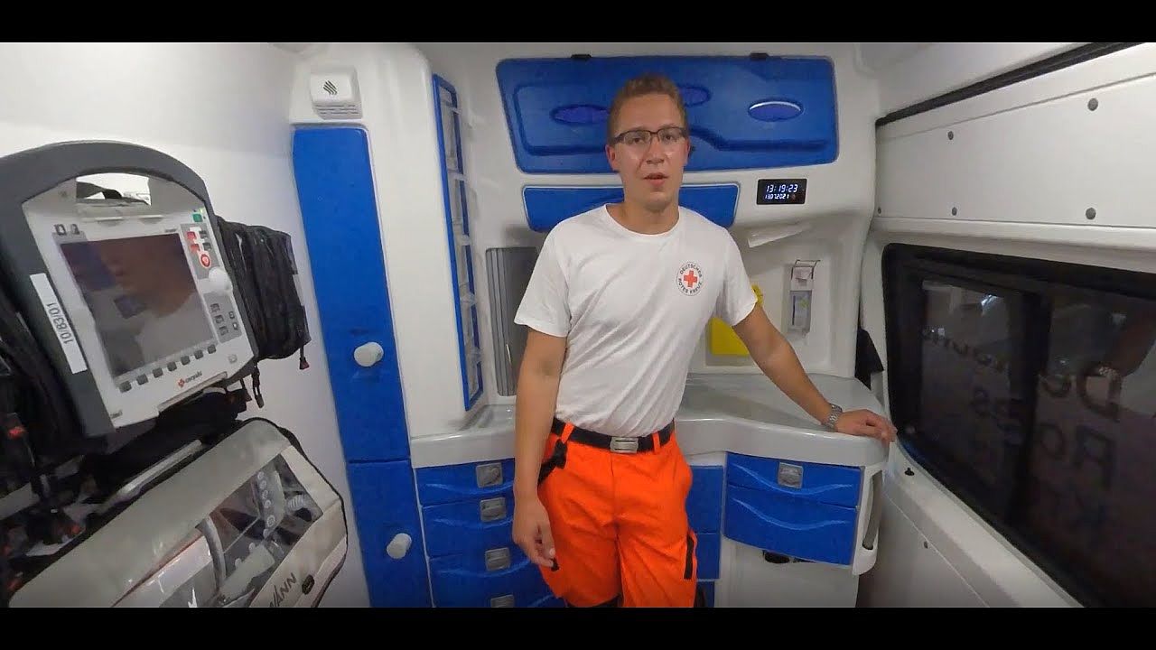 Rettungswagen in 360 Grad erklärt - DRK Rügen-Stralsund
